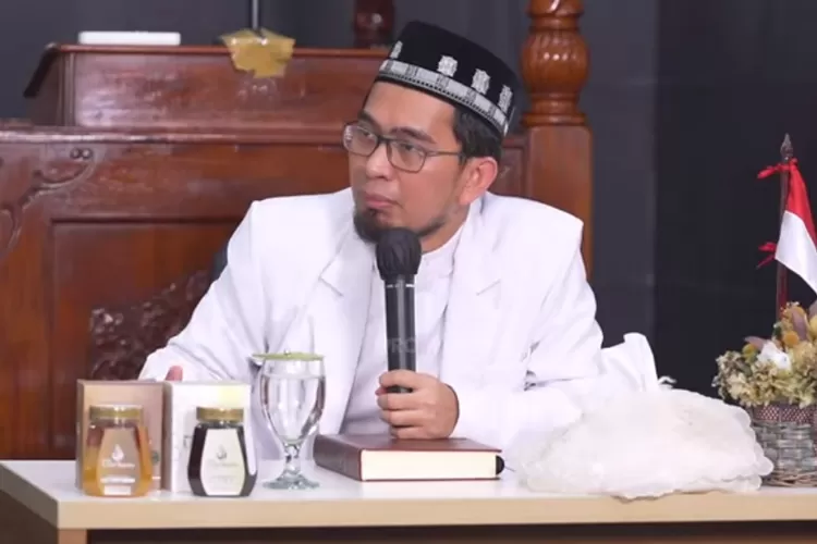 Ustaz Adi Hidayat (Tangkapan Layar YouTube Adi Hidayat Official)