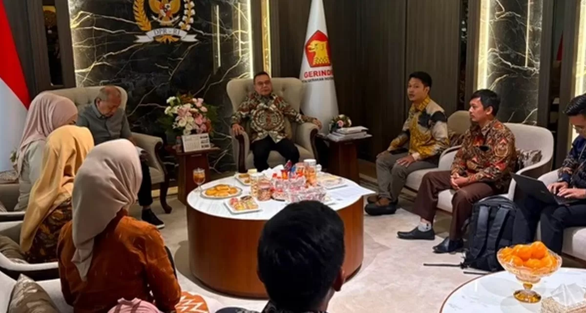Guru honor tergabung si Fagri saat audiensi bersama pimpinan DPR RI meminta kejelasan status pegawai. 