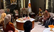 Minta Kepastian Status Pegawai, Guru Honorer Lakukan Audiensi ke DPR RI