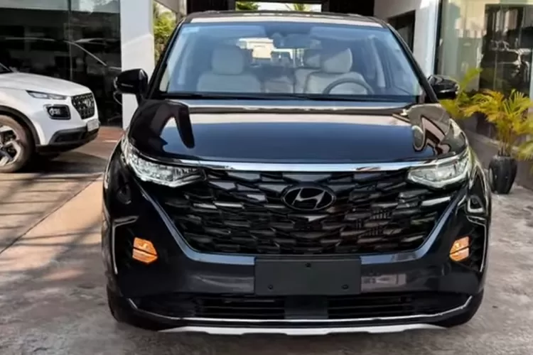 ​Hyundai Custin 2025 adalah MPV mewah 7-penumpang terbaru dari Hyundai yang dirancang untuk menawarkan kenyamanan dan fungsionalitas bagi keluarga modern. (Tangkapan Layar YouTube CarShow TV)
