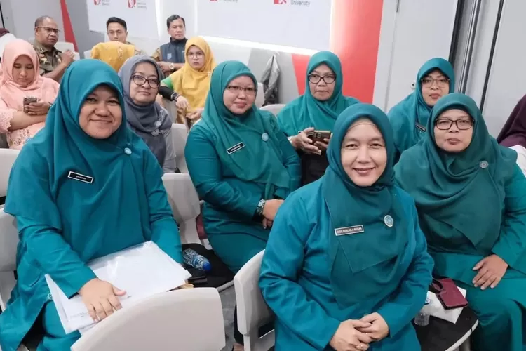 Ketua TP-PKK Kecamatan Sukmajaya Dede Nurlaela Wiyana dan Ketua TP-PKK Kelurahan Se-Sukmajaya menghadiri Musrenbang 2025 di JGU. (ISTIMEWA)