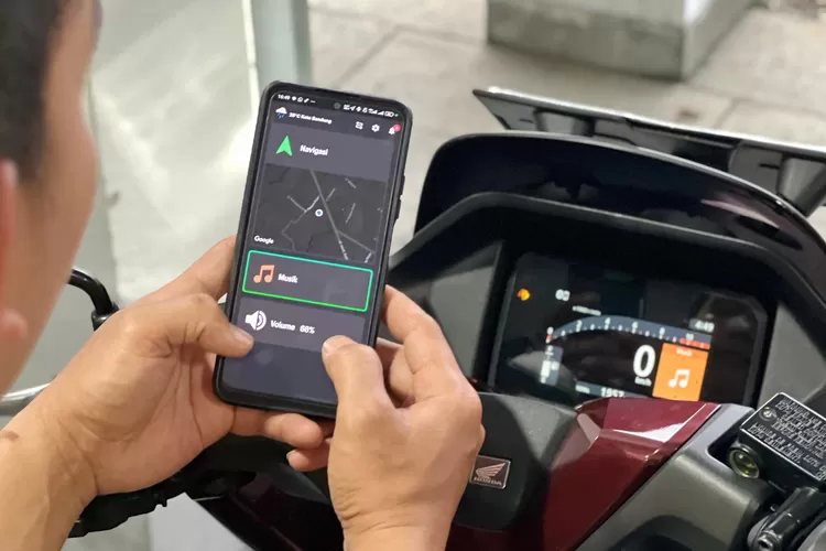 Honda menghadirkan inovasi teknologi terbaru pada New Honda PCX 160 Roadsync. 