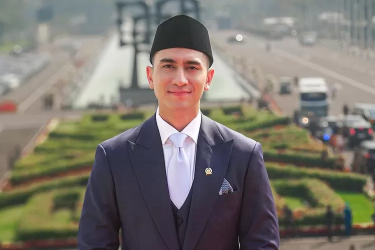 Beredar sebuah video di Facebook yang menyebutkan jika Verrell Bramasta mengundurkan diri dari Komisi X DPR RI. (Instagram/ @bramastavrl)