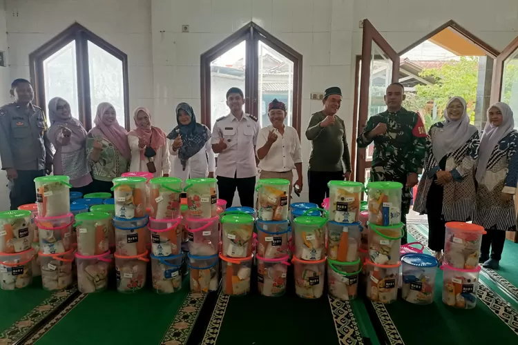 Penutupan FOSKAB di Musholah Al-Furqon Jalan Abdul Wahab Gang H. Sulaeman RT3/2 Kelurahan Sawangan Baru, Kecamatan Sawangan, Rabu (19/2). (RISKY DWI LESTARI/RADAR DEPOK)