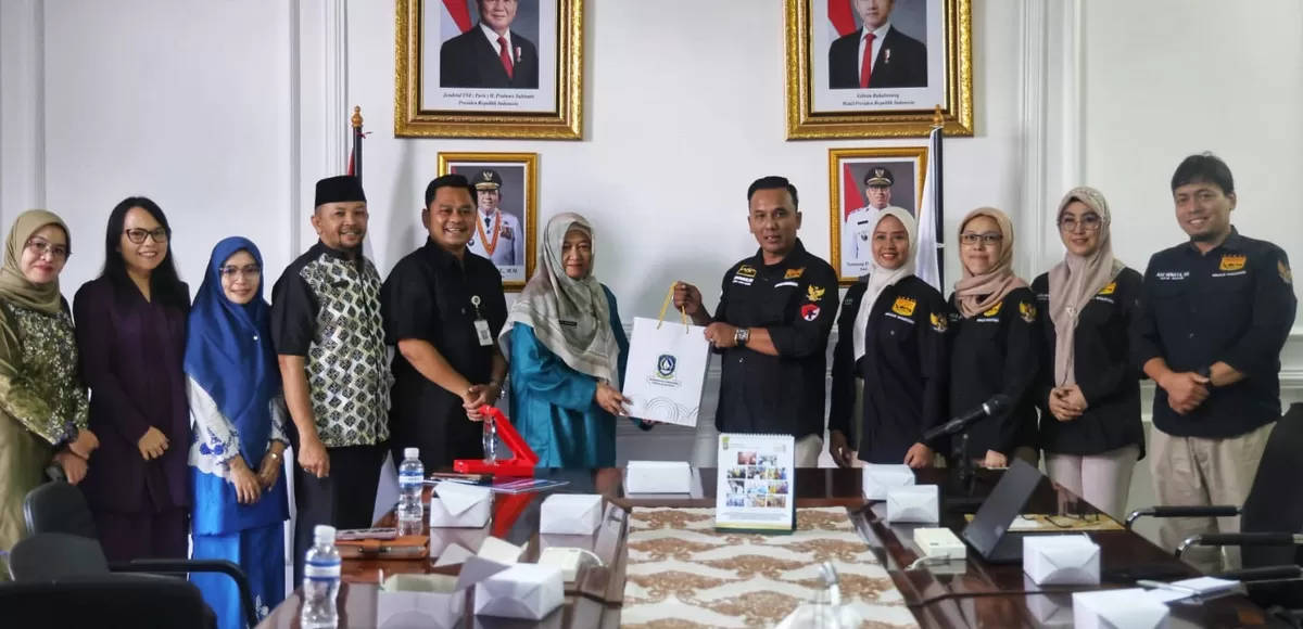 Diskominfo Kepri foto bersama DPW Brinus Kepri usai audiensi dan silaturahmi di kantor Diskominfo Kepri.(Foto:Diskominfo Kepri) 