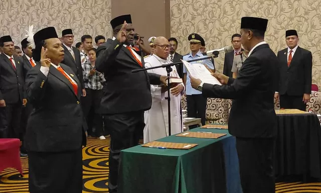 Dua Wakil Ketua Majelis Rakyat Papua Selatan Dilantik, Ini Pesan Apolo Safanpo