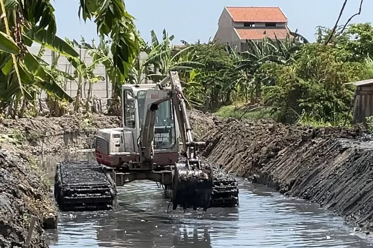 DPU Semarang Percepat Pengerukan Sedimen Kali Sringin untuk Cegah Banjir Musim Hujan