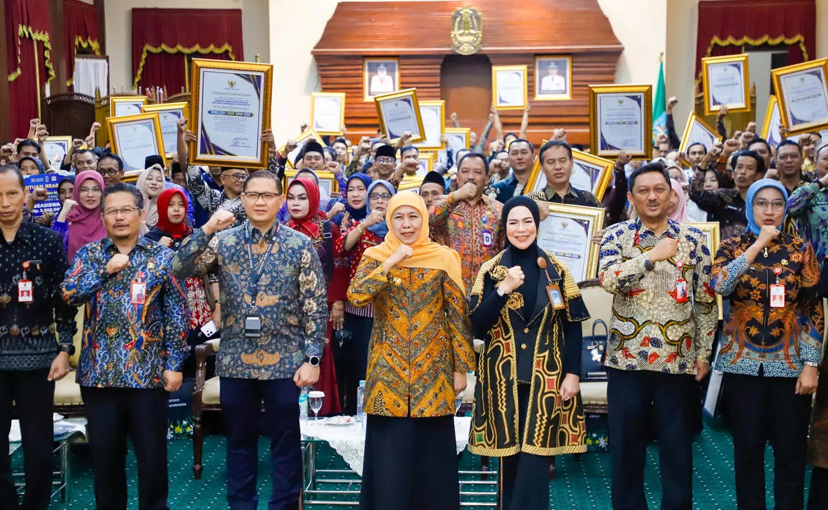 Gubernur Jatim Khofifah Indar Parawansa, saat peluncuran program beasiswa pendidikan bagi siswa  dan Mahasiswa di Gedung Negara Grahadi, Surabaya, Jumat (19/6/2026). (Ist)