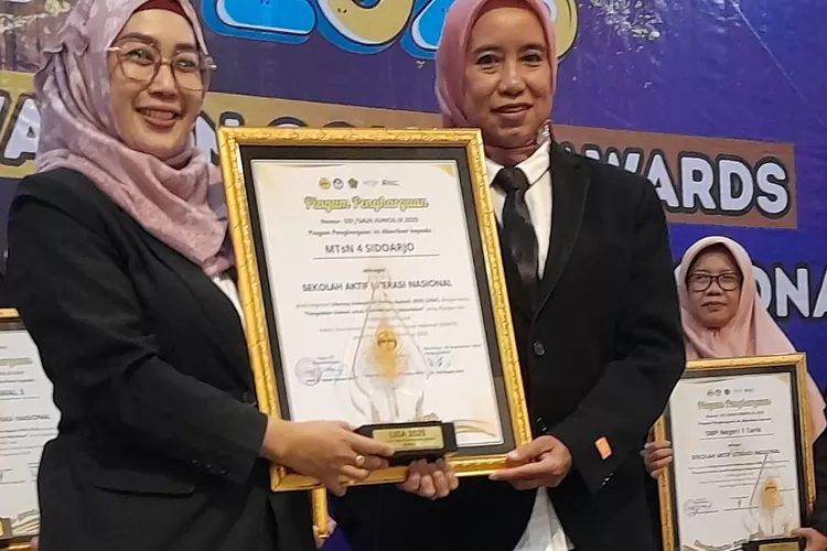 MTsN 4 Sidoarjo Raih Penghargaan Sekolah Aktif Literasi Nasional 2025