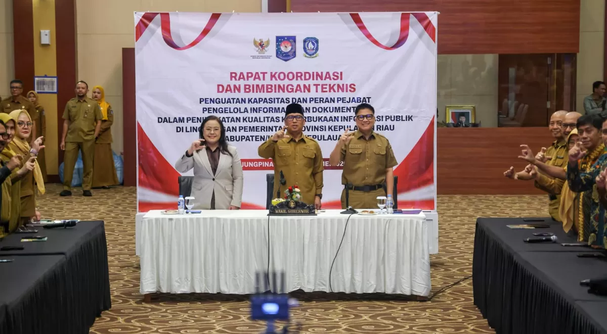 Wagub Kepri Nyanyang Haris Pratamura, membuka Rakor dan Bimtek Penguatan Kapasitas dan Peran Pejabat Pengelola Informasi dan Dokumentasi (PPID) dalam Peningkatan Kualitas Keterbukaan Informasi Publik. (Foto:Diskominfo Kepri)