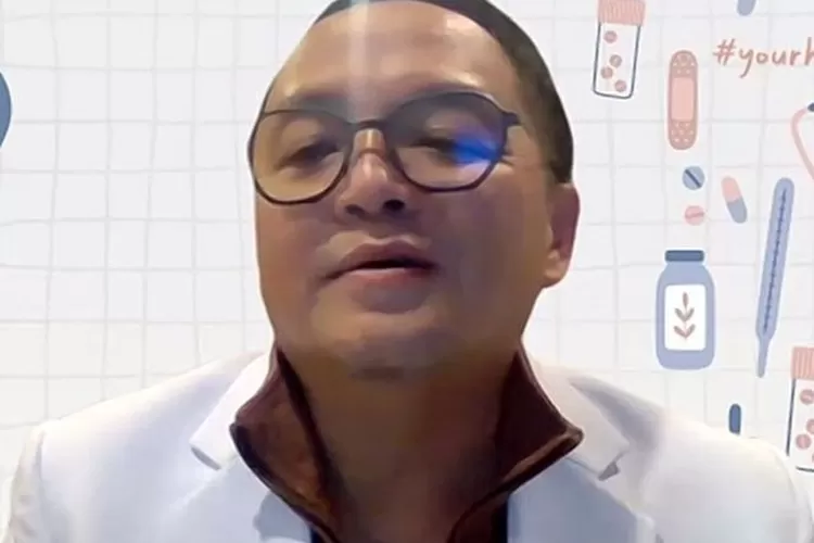 Tangkapan layar Dokter Spesialis Kedokteran Jiwa dr. Ashwin Kandouw, Sp.KJ dalam webinar yang diikuti secara daring di Jakarta, Selasa (13/2/2024).  (ANTARA/Hreeloita Dharma Shanti)