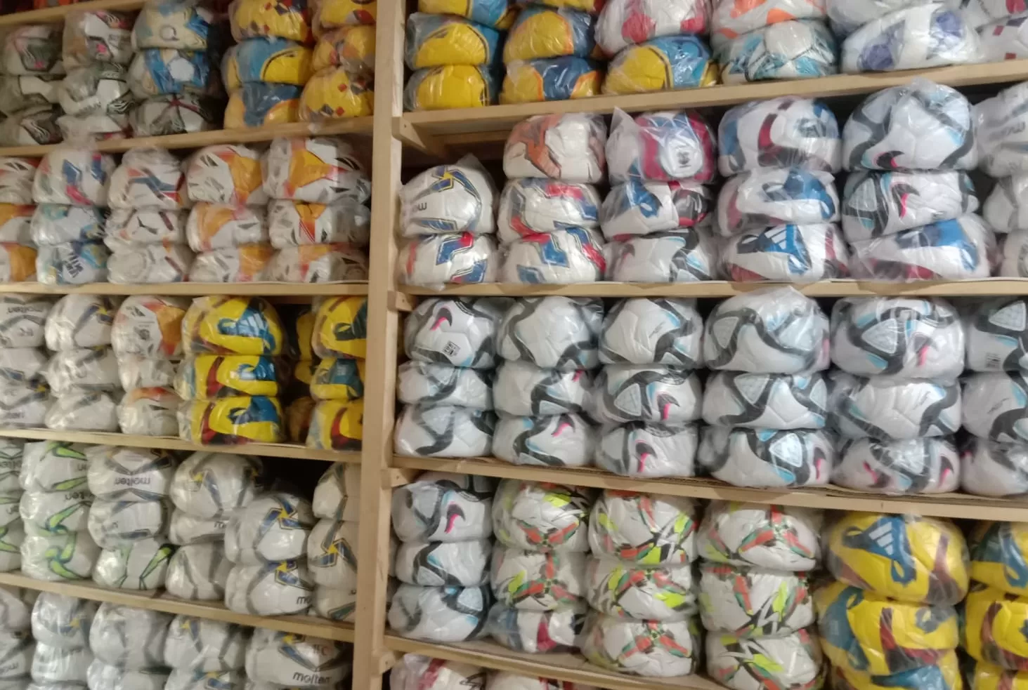 Bola Nudexs yang diproduksi di Sukabumi Jawa Barat (TatarMedia.ID - Isep Panji)