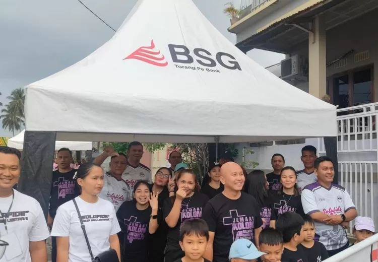 Barisan jemaat GMIM &ldquo;Solafide&rdquo; Griya Sea Lestari III memadati rute jalan sehat pembukaan H2RG 2026, Sabtu (14/2). Kegiatan ini menjadi wadah mempererat tali persaudaraan antar-kolom.