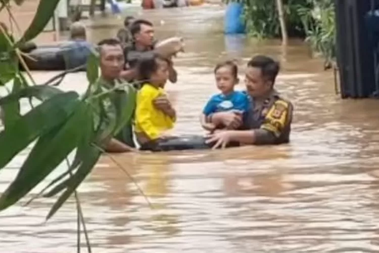 Banjir Masih Landa Karawang Dan Sekitarnya, Ratusan Warga Mengungsi ...