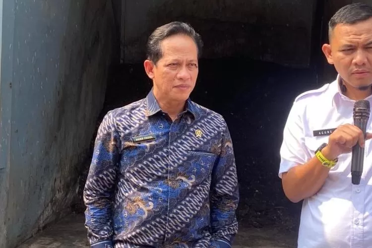 Menteri LH Hanif Faisol Nurofiq. (ANTARA/Prisca Triferna)