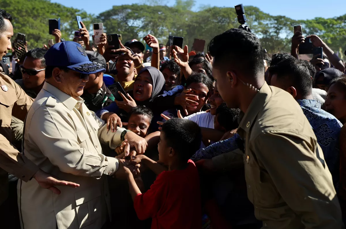 Presiden Prabowo Subianto meminta seluruh jajaran pemerintah yang terlibat dalam penanganan bencana di Nusa Tenggara Timur (NTT) untuk memprioritaskan pelayanan dan bantuan kepada masyarakat. (Dok. Bakom RI)