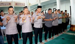 Intip Salat Ghaib Polres Metro Depok: Penghormatan Tiga Anggota Kepolisian Gugur di Lampung