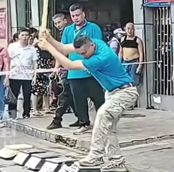 Viral! Petugas di China Musnahkan Timbangan Diduga Curang, Warganet Bandingkan dengan Indonesia.(foto/Donjustrtare)  (Lie/Promedia)