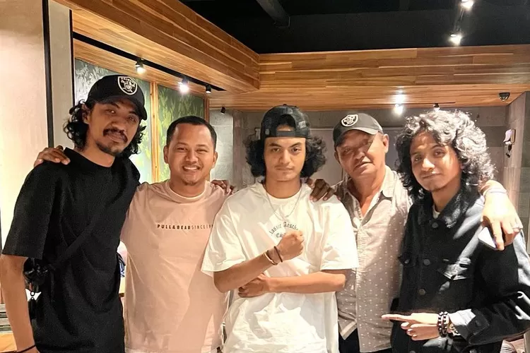 Vadel Badjideh (tengah) sudah jalani pemeriksaan di Polres Metro Jaksel (Foto: Gorajuara/ Instagram/ @rahmad_zha)