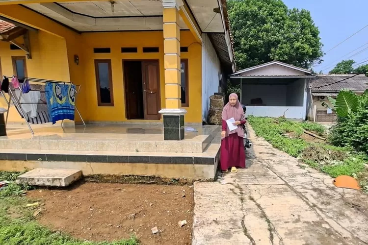 Kediaman pemilik mobil pickup yang raib, di Jalan Riveria Terusan RT2/1, Kelurahan Bedahan, Sawangan, Depok, Selasa (15/7). (RISKY DWI LESTARI/RADAR DEPOK)