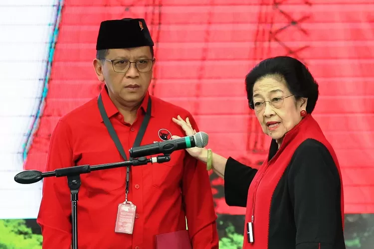 Ketua Umum DPP PDI Perjuangan, Megawati Soekarnoputri kembali melantik Hasto Kristiyanto sebagai Sekjen PDIP dan sejumlah pengurus DPP PDIP masa bakti 2025-2025, Kamis (14/8). (RADAR DEPOK)