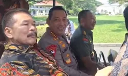 Kapolri Cuma Ketawa saat Ditanya Jokowi Soal Kasus Densus 88 Buntuti Jampidsus