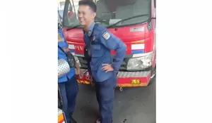 Viral! Petugas Damkar Depok Kehabisan Solar Hingga Antre di Pom Bensin, Desak Aparat Penegak Hukum Usut Tuntas