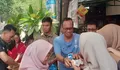 Jumat Berkah, Joko Santoso Bagikan Makan Siang dan Susu Gratis
