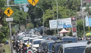 Horor Macet Puncak Bogor: Satu Wisatawan Meninggal Hingga Kemping di Jalan
