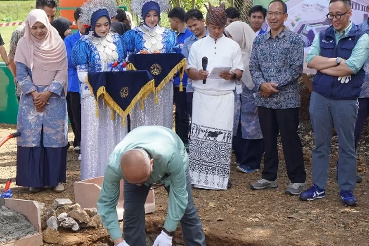 Peletakan batu pertama pembangunan gedung perkuliahan politeknik sorowako  (IST)