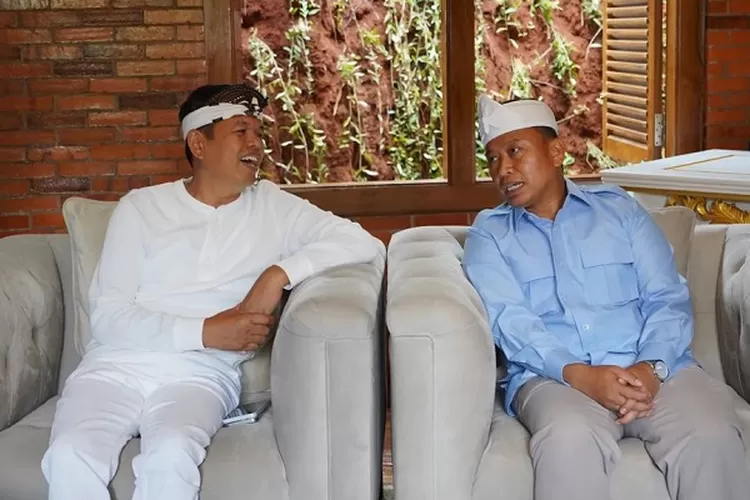 Walikota Depok, Supian Suri saat berbincang dengan Gubernur Jawa Barat, Dedi Mulyadi. (ISTIMEWA)