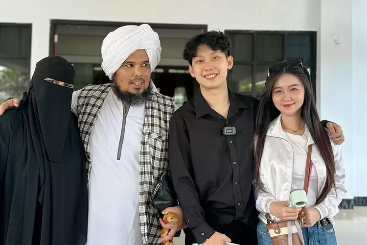 Willie Salim kembali mengadakan acara masak besar dengan ditemani Vilmei beserta Ustadz Derry Sulaiman dan istri (Foto: Gorajuara/ Instagram/ @willie27_)