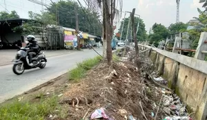 Turap Doyong Kali Krukut Depok Diperbaiki Pakai BTT