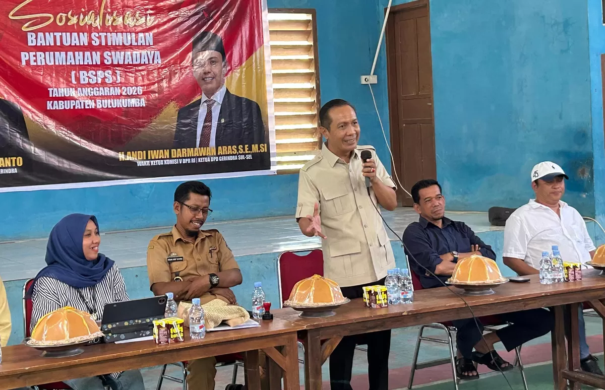 Wakil Ketua DPRD Bulukumba Syahruni Haris kawal penyaluran program Bedah Rumah.