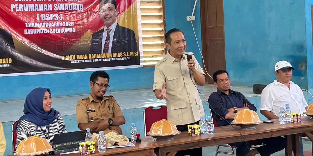 Wakil Ketua DPRD Bulukumba Syahruni Haris kawal penyaluran program Bedah Rumah.
