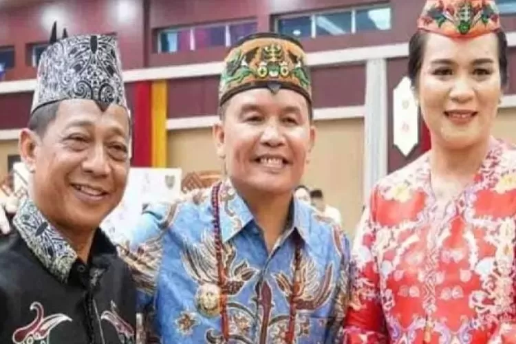 Bupati Mura Heriyus dan istri bersama Gubernur Kalteng Agustiar Sabran (kalteng lima)