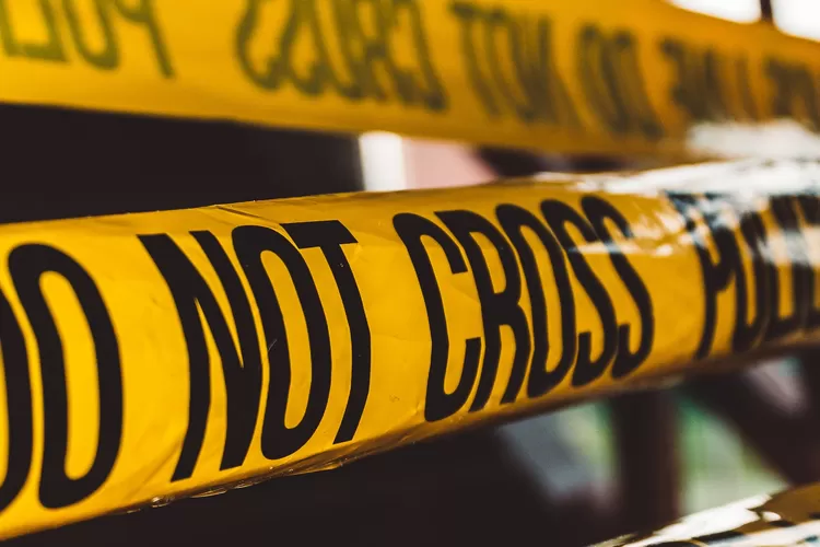 Ilustrasi police line  (Photo by David von Diemar on Unsplash)