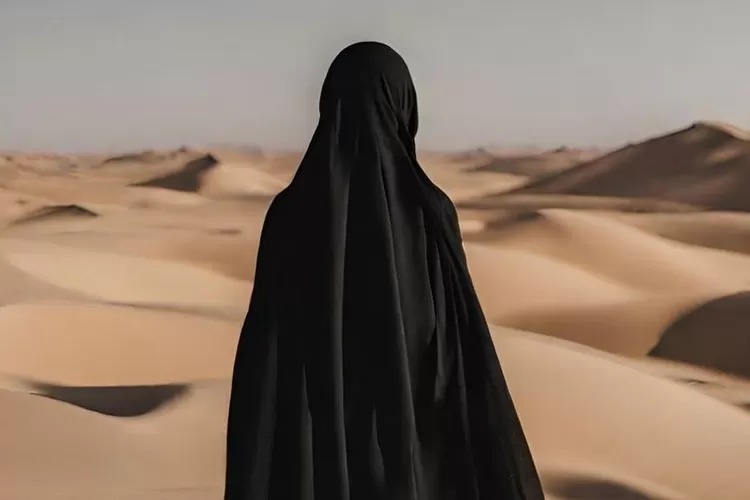 Kartika Putri kini memutuskan tampil bercadar serta tak muncul di medsos (Foto: Gorajuara/ Instagram/ @kartikaputriworld)