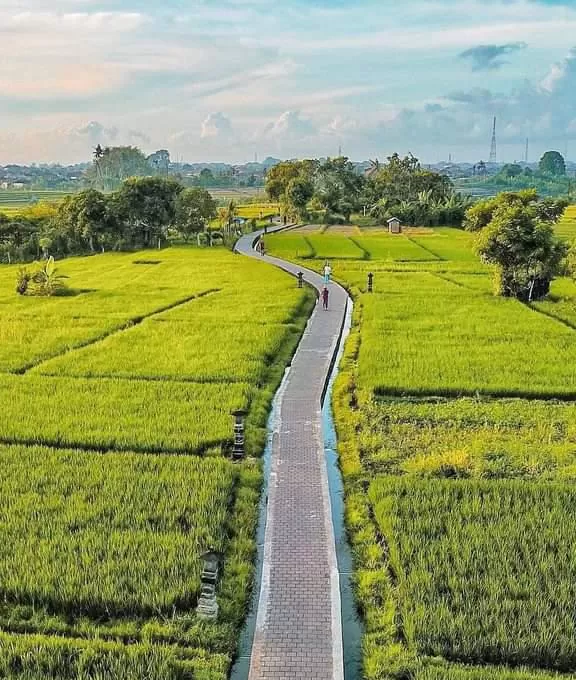 Track joging di Subak Prapat Beris, lokasinya agak tersembunyi karena di daerah pemukiman.   (denpasarkota.go.id)