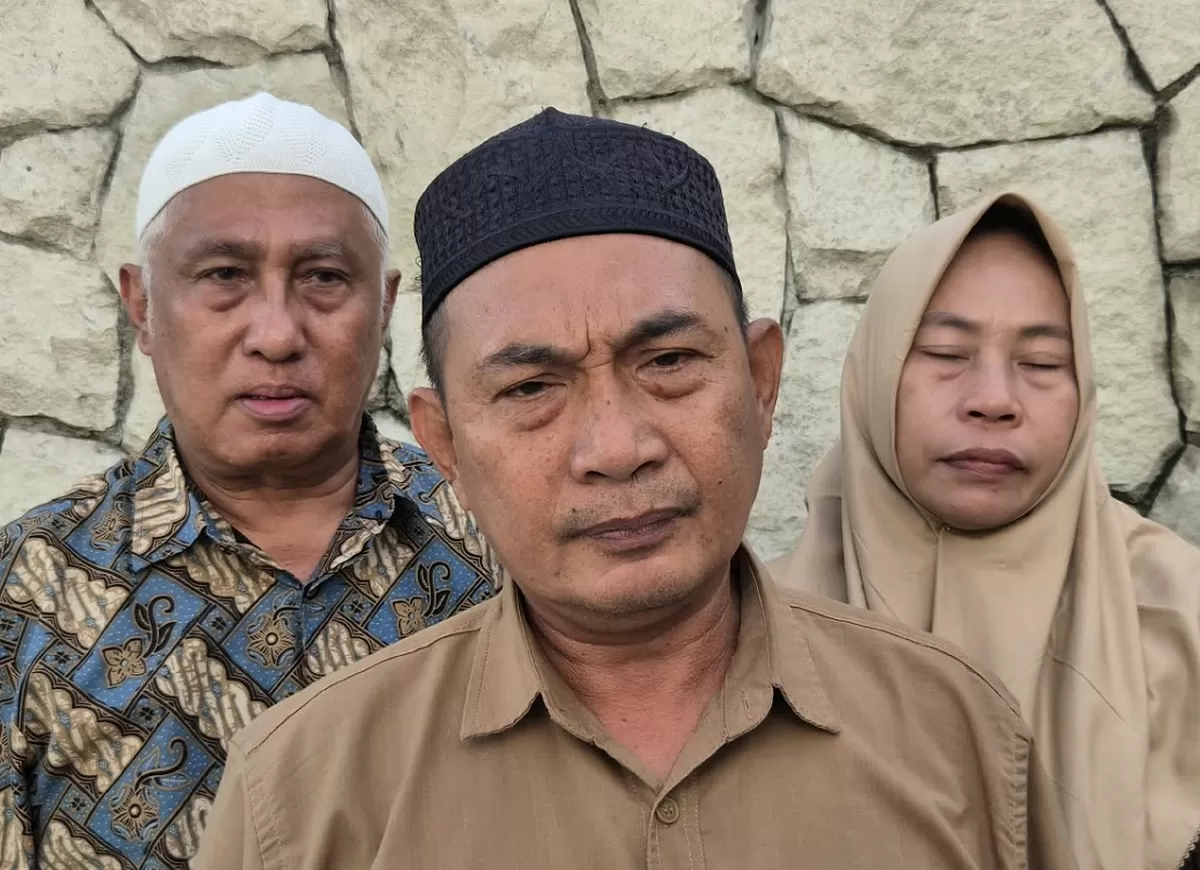 Orang tua Affan Kurniawan meminta masyarakat tak menggelar peringatan setahun kematian secara berlebihan dan cukup mendoakan almarhum.