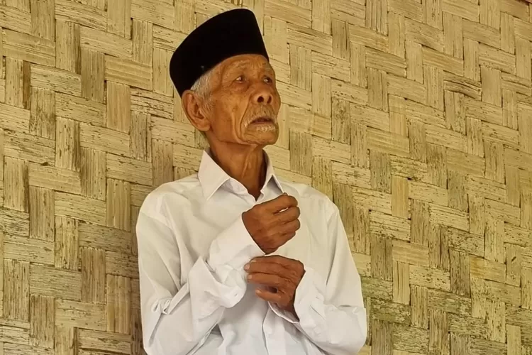 Abah Sanusi (96) warga Kampung Babakan Sadeng RT 02/01 Desa Wangunjaya, Kecamatan Leuwisadeng, Kabupaten Bogor, akhirnya bisa ibdah Haji. (KABAR BOGOR)