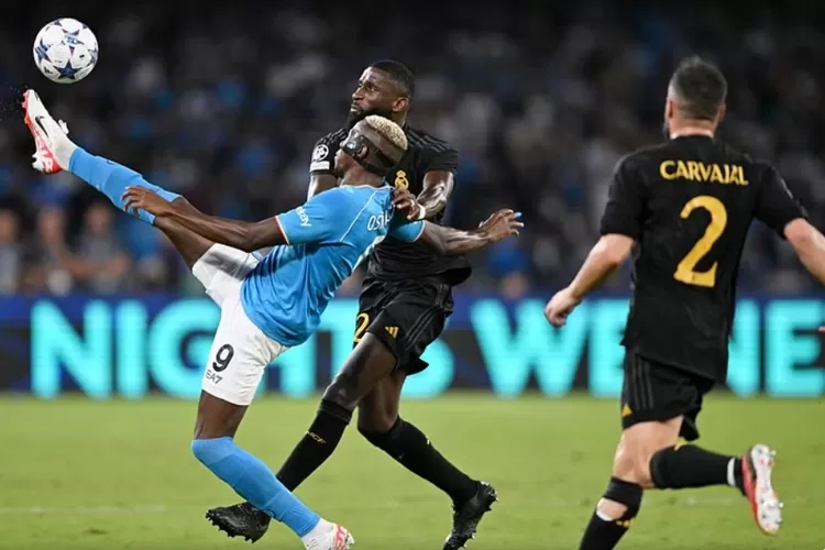 Bola Sepak CF Real Madrid Sepak Bola Napoli Vinicius