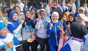 Intan Fauzi Menggelar Senam Sehat Sambil Mendukung Pengusaha Lokal di Depok