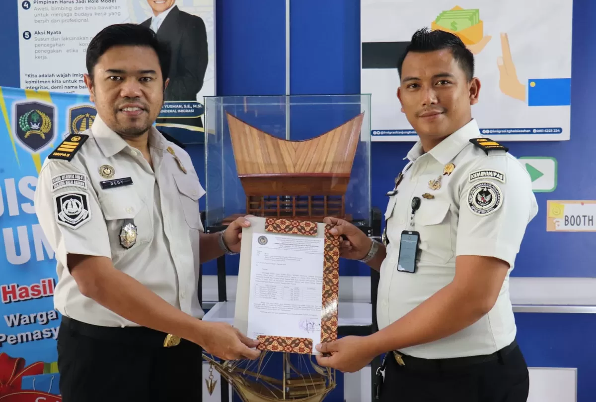 Kasubsi Lolahaker Lapas Rantauprapat Bersama Kasubsi Infokom Kantor Imigrasi TPI Tanjung Balai Asahan