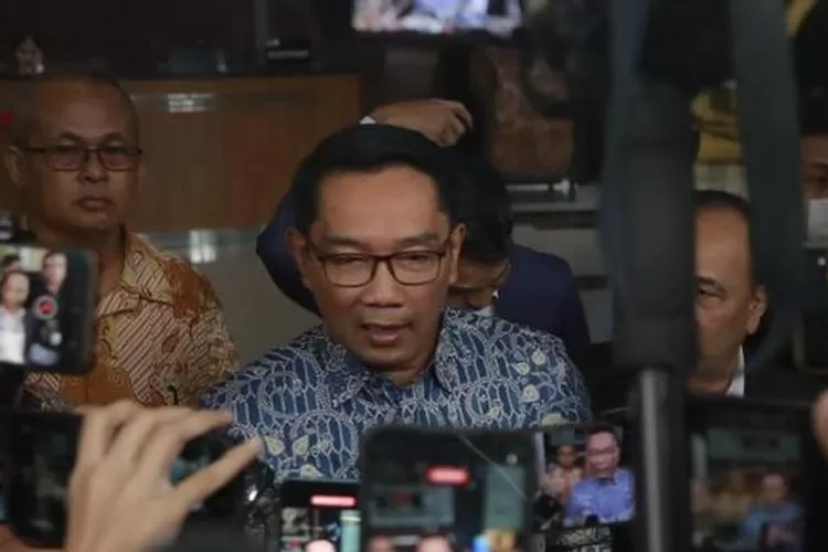 Ridwan Kamil akui beri uang ke Lisa Mariana. Ia menegaskan uang itu dana pribadi dan menyebut dirinya diperas. (Dok. Istimewa)