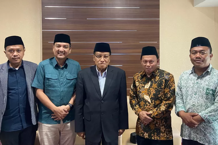 Calon Wali Kota Semarang Yoyok Sukawi bertemu dengan mantan Ketua Umum Pengurus Besar Nahdlatul Ulama (PBNU) Kiai Said Aqil Siroj