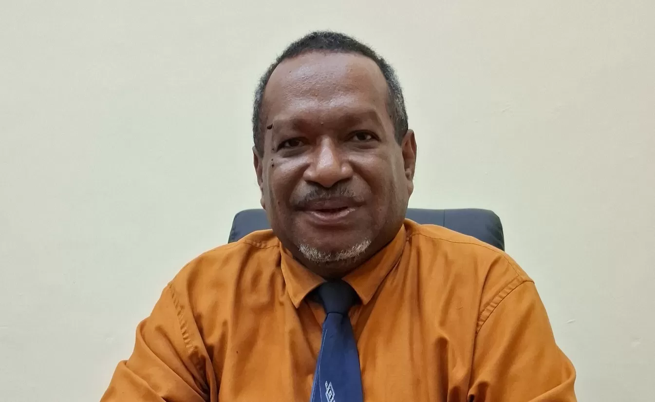 Pj. Sekda Sarmi, Eduward P. Dimomonmau. Foto: MBOIK/ceposonline.com