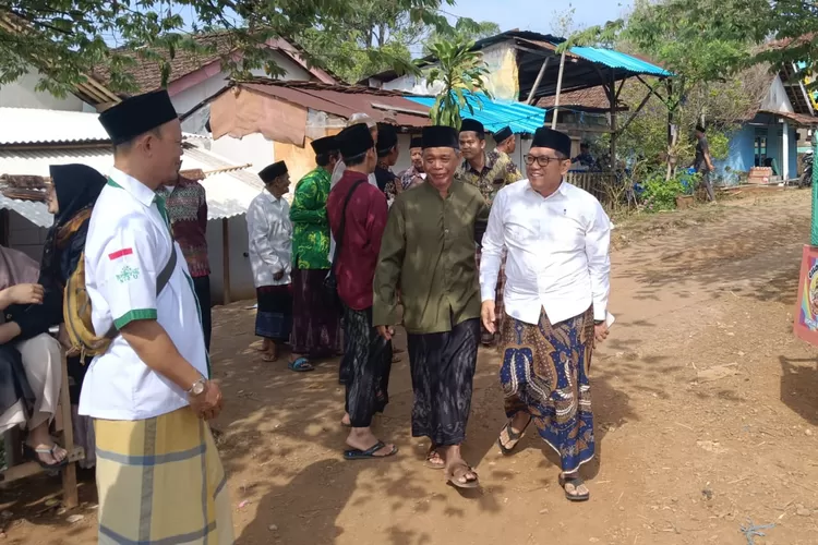 Ketua DPRD Kendal Mahfud Soqid saat menghadiri upacara peringatan hari santri nasional di lapangan Patean.  (edi prayitno/kontributor kendal)