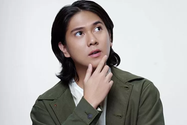 Iqbaal Ramadhan Tampil Beda Dengan Rambut Gondrong Untuk Film Mencuri