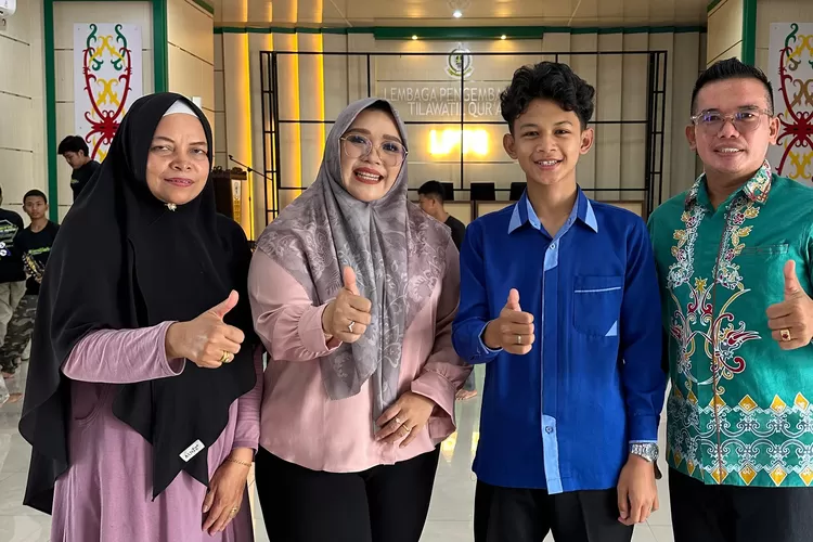 Waket I DPRD Mura Beri Semangat untuk Duta FSQ Nasional dari Murung Raya (foto : Kalteng Lima)